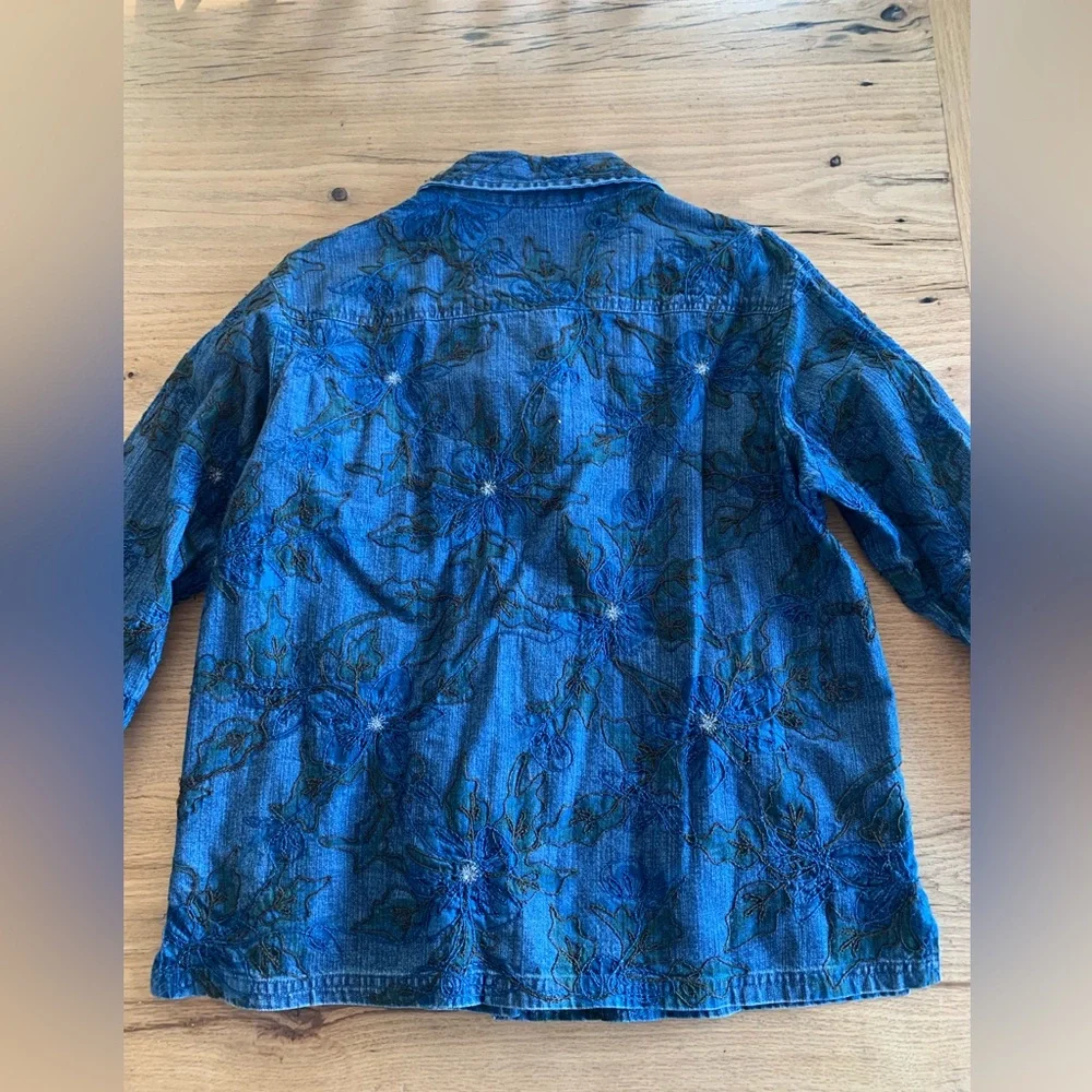 Coldwater Creek Floral Embroidery Denim Blue Jacket Cotton‎ Women’s M Preloved
